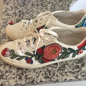 Gucci Cream Floral Embroidered Sneakers